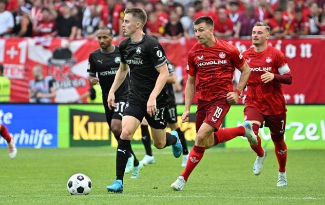 09 08 2024 Soccer Season 2024 2025 2 Soccer Bundesliga 01 Matchday 1 FC Kaiserslautern Rote Teufel SpVgg Greuther Fürth Kleeblatt Sportfoto Zink xwoxzix DFL regulations prohibit any use of photographs as image sequences and or quasi video only for editorial use Gian Luca Gian Luca Itter 27, SpVgg Greuther Fürth Daniel Hanslik 19, 1 FC Kaiserslautern FCK