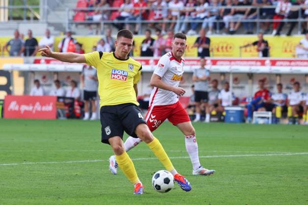4 Tom Gaal SSV Ulm 1846, 4 , 30 Christian Kühlwetter SSV Jahn Regensburg, 30 ,, GER, SSV Jahn Regensburg vs SSV Ulm 1846, Football, 2 Bundesliga, 2 Spieltag, Spielzeit 2024, 09 08 2024 DFB DFL regulations prohibit any use of photographs as image sequences and or quasi video GER, SSV Jahn Regensburg vs SSV Ulm 1846, Football, 2 Bundesliga, 2 Spieltag, Spielzeit 2024, 09 08 2024 Regensburg Copyright: xEibner-Pressefoto Grafx EP_AGF