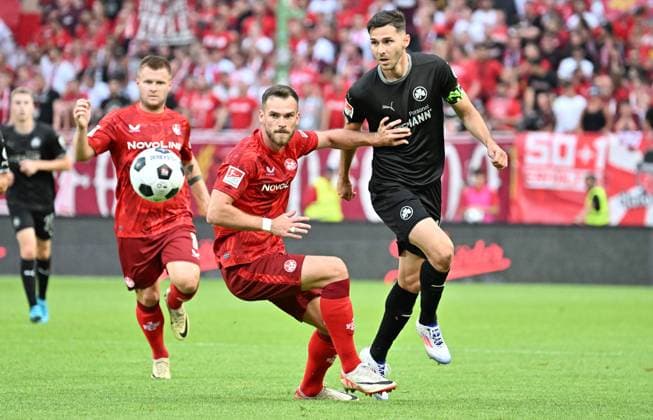 09 08 2024 Soccer season 2024 2025 2 Soccer Bundesliga 01 Matchday 1 FC Kaiserslautern Rote Teufel SpVgg Greuther Fürth Kleeblatt Sportfoto Zink xwoxzix DFL regulations prohibit any use of photographs as image sequences and or quasi video only for editorial use Boris Tomiak 2, 1 FC Kaiserslautern FCK Branimir Hrgota 10 SpVgg Greuther Fürth