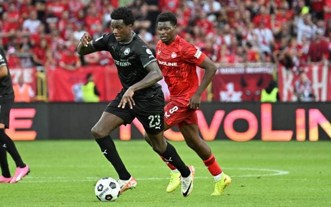 09 08 2024 Soccer Season 2024 2025 2 Soccer Bundesliga 01 Matchday 1 FC Kaiserslautern Rote Teufel SpVgg Greuther Fürth Kleeblatt Sportfoto Zink xwoxzix DFL regulations prohibit any use of photographs as image sequences and or quasi video only for editorial use Gideon Jung 23, SpVgg Greuther Fürth vor Ragnar Ache 9, 1 FC Kaiserslautern FCK
