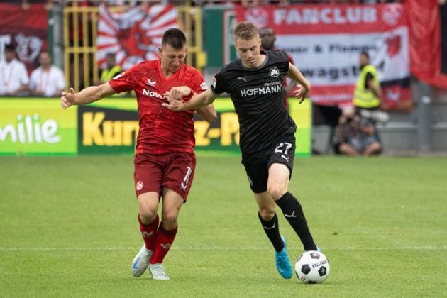 09 08 2024, xhfmx, Soccer 2 Bundesliga, 1 FC Kaiserslautern SpVgg Greuther Fürth emspor, v l Daniel Hanslik 1 FC Kaiserslautern , Luca Itter SpVgg Greuther Fürth DFL DFB REGULATIONS PROHIBIT ANY USE OF PHOTOGRAPHS as IMAGE SEQUENCES and or QUASI VIDEO Kaiserslautern