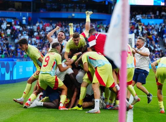 Bilder des Jahres 2024, Sport 08 August Sport Themen der Woche KW32 Sport Bilder des Tages Sergio Camello of Spain celebrates scoring a goal to make it 3-5 during the Olympic Men s Football Final, France v Spain Paris 2024 Olympic Games, Olympische Spiele, Olympia, OS Day Fourteen, Paris, France - 09 Aug 2024 EDITORIAL USE ONLY No use with unauthorised audio, video, data, fixture lists (outside the EU), club league logos or live services. Online in-match use limited to 45 images (+15 in extra time). No use to emulate moving images. No use in betting, games or  Copyright: xJavierxGarcia Shutterstockx 14622991dx