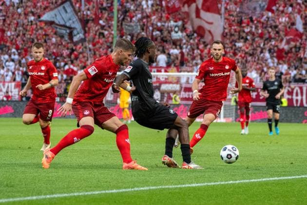 09 08 2024, xhfmx, Soccer 2 Bundesliga, 1 FC Kaiserslautern SpVgg Greuther Fürth emspor, Noel Futkeu SpVgg Greuther Fürth , Boris Tomiak 1 FC Kaiserslautern DFL DFB REGULATIONS PROHIBIT ANY USE OF PHOTOGRAPHS as IMAGE SEQUENCES and or QUASI VIDEO Kaiserslautern