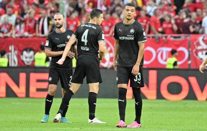 09 08 2024 Soccer Season 2024 2025 2 Soccer Bundesliga 01 Matchday 1 FC Kaiserslautern Rote Teufel SpVgg Greuther Fürth Kleeblatt Sportfoto Zink xwoxzix DFL regulations prohibit any use of photographs as image sequences and or quasi video only for editorial use Simon Asta 2, SpVgg Greuther Fürth Damian Michalski 4, SpVgg Greuther Fürth Maximilian Solomon Dietz 33, SpVgg Greuther Fürth after the end of the match