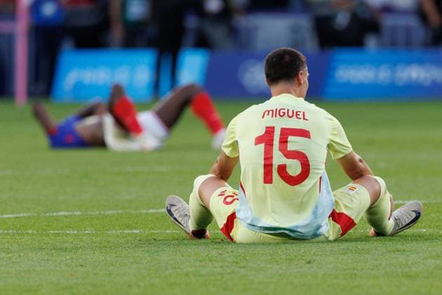August 9, 2024, Paris, France: Spain celebrate after defeating France in the menÃ¢â‚¬â ¢s final match of the 2024 Olympic Games, Olympische Spiele, Olympia, OS Football Tournament between France and Spain at the Parc des Princes stadium in Paris, France. Spain won 5:3 in extra time. Paris France - ZUMAl303 20240809_oly_l303_038 Copyright: xSydneyxLowx