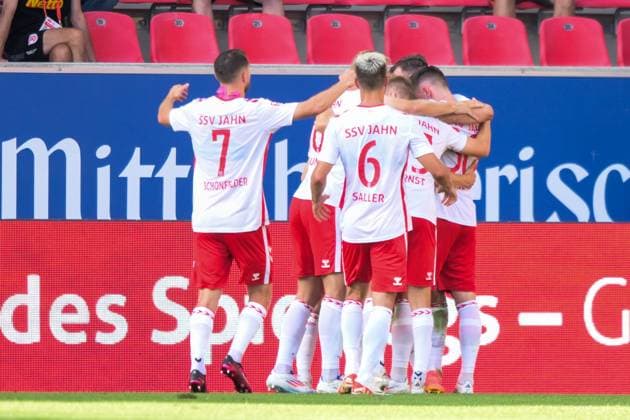 Soccer, 2 Bundesliga, 20240809, SSV Jahn Regensburg SSV Ulm 1846 In the picture Regensburg goal celebration cheers goal 1 0 Regensburg Jahnstadion Bayern Germany Copyright: Passion2Press MarkusxFischerx