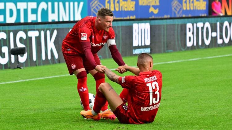 09 08 2024 Soccer Season 2024 2025 2 Soccer Bundesliga 02 Matchday 1 FC Kaiserslautern Rote Teufel SpVgg Greuther Fürth Kleeblatt Sportfoto Zink MeZi xmexzix DFL regulations prohibit any use of photographs as image sequences and or quasi video only for editorial use Marlon Ritter 7, 1 FC Kaiserslautern FCK Erik Wekesser 13, 1 FC Kaiserslautern FCK, rechts