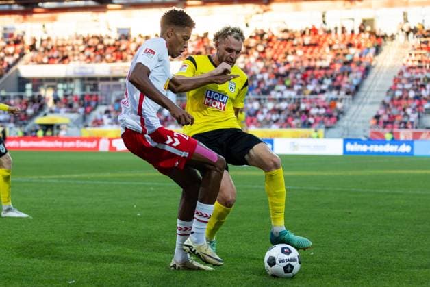 09 08 2024, Soccer, GER, Season, 2 Liga, Season 2024 2025, SSV Jahn Regensburg SSV Ulm 1846 Soccer Noah Ganaus SSV Jahn vs Phlipp Strompf DFL REGULATIONS PROHIBIT ANY USE OF PHOTOGRAPHS AS IMAGE SEQUENCES AND OR QUASI VIDEO Regensburg Bavaria Germany Jahnstadion Regensburg
