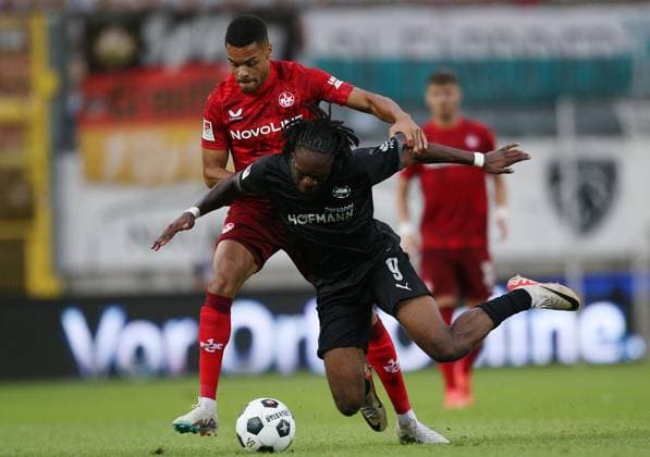 Jan Gyamerah 32, FC Kaiserslautern , Noel Futkeu 9, Greuther Fürth 09 08 2024, Soccer, 2 Bundesliga, FC Kaiserslautern SpVgg Greuther Fürth, 2 Matchday, Season 2024 25, Fritz Walter Stadion, Kaiserslautern, Germany, zmdz, DFB DFL regulations prohibit any use of photographs as image sequences and or quasi video FC Kaiserslautern SpVgg Greuther Fürth