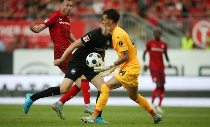 Nahuel Noll 44, Goalkeeper, Greuther Fürth haelt 09 08 2024, Soccer, 2 Bundesliga, FC Kaiserslautern SpVgg Greuther Fürth, 2 Matchday, Season 2024 25, Fritz Walter Stadion, Kaiserslautern, Germany, zmdz, DFB DFL regulations prohibit any use of photographs as image sequences and or quasi video FC Kaiserslautern SpVgg Greuther Fürth