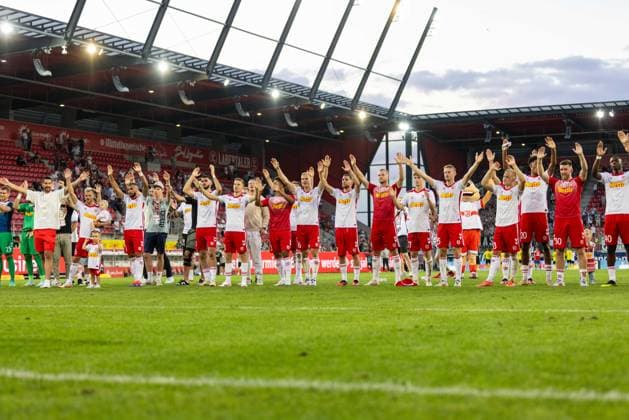 09 08 2024, Soccer, GER, Season, 2 Liga, Season 2024 2025, SSV Jahn Regensburg SSV Ulm 1846 Soccer Jahn players cheer after the 1 0 win against Ulm DFL REGULATIONS PROHIBIT ANY USE OF PHOTOGRAPHS AS IMAGE SEQUENCES AND OR QUASI VIDEO Regensburg Bavaria Germany Jahnstadion Regensburg