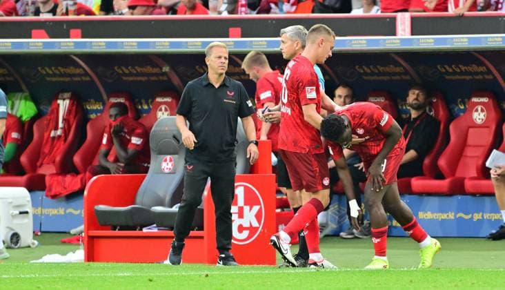 09 08 2024 Soccer Season 2024 2025 2 Soccer Bundesliga 02 Matchday 1 FC Kaiserslautern Rote Teufel SpVgg Greuther Fürth Kleeblatt Sportfoto Zink MeZi xmexzix DFL regulations prohibit any use of photographs as image sequences and or quasi video only for editorial use Ragnar Ache 9, 1 FC Kaiserslautern FCK, right comes into play for Filip Kaloc 26, 1 FC Kaiserslautern FCK