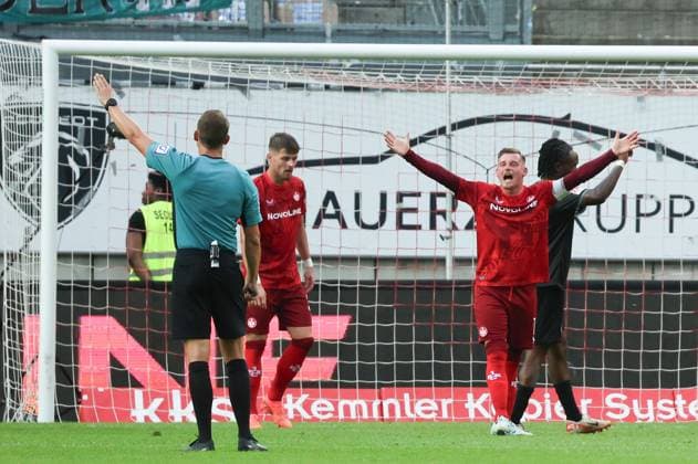 Marlon Ritter FC Kaiserslautern 7 , GER, 1 FC Kaiserslautern vs Spvgg Greuther Fuerth, Football, 2 Bundesliga, Matchday 2, Season 2024 25, 09 08 2024, DFL REGULATES ANY USE OF PHOTOGRAPHS AS IMAGE SEQUENCES AND ORQUASI VIDEO, GER, 1 FC Kaiserslautern vs Spvgg Greuther Fuerth, Football, 2 Bundesliga, Matchday 2, Season 2024 25, 09 08 2024, Kaiserslautern Copyright: xEibner-Pressefoto joergxNiebergax EP_JNL
