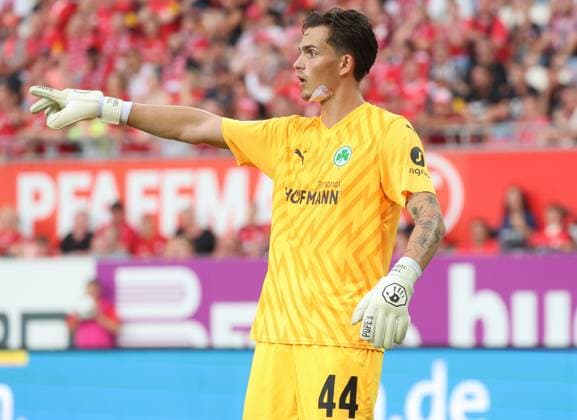 Nahuel Noll Fuerth 44 , GER, 1 FC Kaiserslautern vs Spvgg Greuther Fuerth, Football, 2 Bundesliga, Matchday 2, Season 2024 25, 09 08 2024, DFL REGULATES ANY USE OF PHOTOGRAPHS AS IMAGE SEQUENCES AND ORQUASI VIDEO, GER, 1 FC Kaiserslautern vs Spvgg Greuther Fuerth, Football, 2 Bundesliga, Matchday 2, Season 2024 25, 09 08 2024, Kaiserslautern Copyright: xEibner-Pressefoto joergxNiebergax EP_JNL