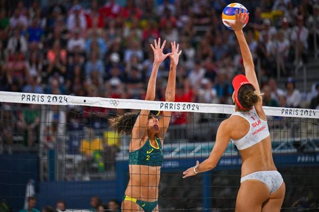 Olympic Games Beach Volleyball Paris 09 08 2024 Bronze medal match, women, AUS vs SUI Taliqua Clancey 2, AUS in block against Tanja Hueberli right, Copyright: xBEAUTIFULxSPORTS TomxBlochx