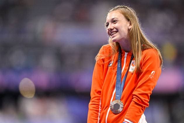 2024-08-09 Athletics - Olympic Games, Olympische Spiele, Olympia, OS Paris 2024 - Day 14 PARIS, FRANCE - AUGUST 9: Femke Bol of the Netherlands winner of the brons medal during the medal ceremony after competing in the Women s 400m Hurdles Final during Day 14 of Athletics - Olympic Games Paris 2024 at Stade de France on August 9, 2024 in Paris, France. (Photo by Andy Astfalck BSR Agency) Paris France Content not available for redistribution in The Netherlands directly or indirectly through any third parties. Copyright: xBSRxAgencyx