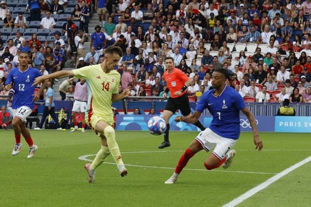 Aimar Oroz of Spain, Michael Olise of France, Football, Men s Gold Medal Match between France and Spain during the Olympic Games, Olympische Spiele, Olympia, OS Paris 2024 on 9 August 2024 at Parc des Princes in Paris, France - Photo Gregory Lenormand DPPI Media Panoramic OLYMPIC GAMES PARIS 2024 - 09 08 DPPI Panoramic  21024017_GRL_65086