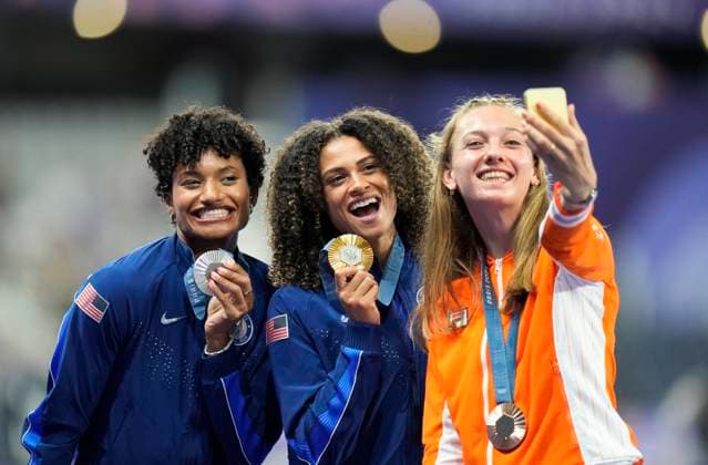 Women s 400m hurdles gold medalist Sydney McLaughlin-Levrone of the U.S. (C), silver medalist Anna Cockrell of the U.S. (L) and bronze medalist Femke Bol of the Netherlands take a selfie on the podium during the Paris 2024 Olympic Games, Olympische Spiele, Olympia, OS Athletics competition at the Stade de France in Paris, France, on Friday, August 9, 2024.  OLY202408091812 PAULxHANNA