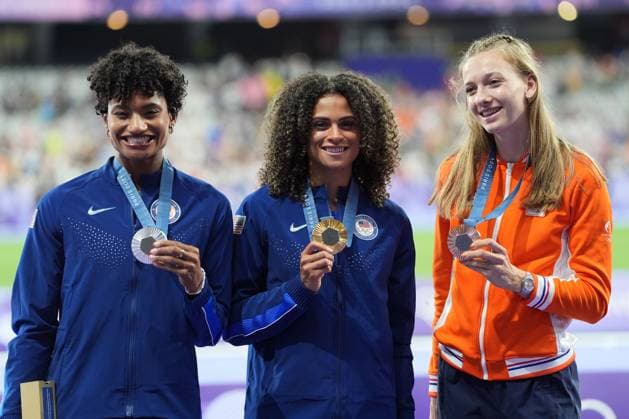Sydney McLaughlin Levrone of USA (Women s 400m Hurdles) wins gold, Anna Cockrell of USA (Women s 400m Hurdles) wins silver and Femke Bol of Netherlands (Women s 400m Hurdles) wins bronze Paris 2024 Olympic Games, Olympische Spiele, Olympia, OS Day Fourteen, Paris, France - 09 Aug 2024  Copyright: xDavexWinter Shutterstockx 14622994kt
