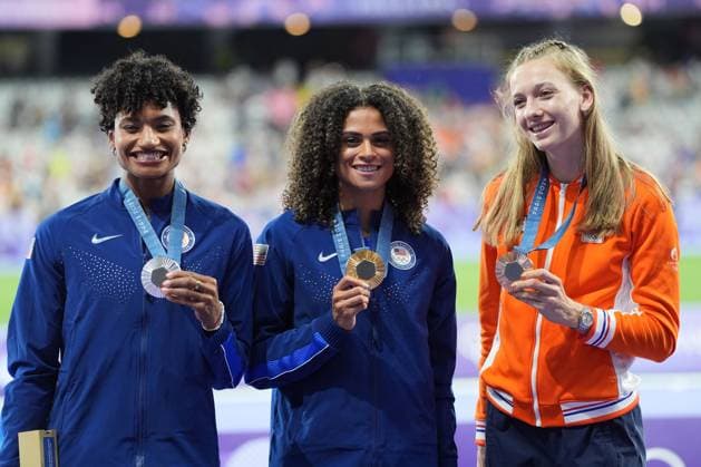 Sydney McLaughlin Levrone of USA (Women s 400m Hurdles) wins gold, Anna Cockrell of USA (Women s 400m Hurdles) wins silver and Femke Bol of Netherlands (Women s 400m Hurdles) wins bronze Paris 2024 Olympic Games, Olympische Spiele, Olympia, OS Day Fourteen, Paris, France - 09 Aug 2024  Copyright: xDavexWinter Shutterstockx 14622994ks