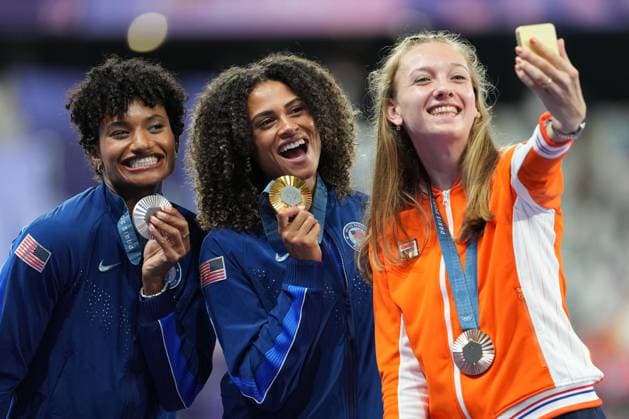 Sydney McLaughlin Levrone of USA (Women s 400m Hurdles) wins gold, Anna Cockrell of USA (Women s 400m Hurdles) wins silver and Femke Bol of Netherlands (Women s 400m Hurdles) wins bronze Paris 2024 Olympic Games, Olympische Spiele, Olympia, OS Day Fourteen, Paris, France - 09 Aug 2024  Copyright: xDavexWinter Shutterstockx 14622994kv