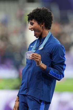 Sydney McLaughlin Levrone of USA (Women s 400m Hurdles) wins gold, Anna Cockrell of USA (Women s 400m Hurdles) wins silver and Femke Bol of Netherlands (Women s 400m Hurdles) wins bronze Paris 2024 Olympic Games, Olympische Spiele, Olympia, OS Day Fourteen, Paris, France - 09 Aug 2024  Copyright: xDavexWinter Shutterstockx 14622994lc