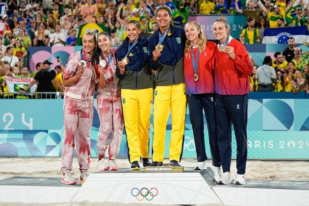 PARIS, FRANCE AUGUST 9 L R Brandie Wilkerson of Canada, Melissa Humana Paredes of Canada, Eduarda Santos Lisboa of Brazil, Ana Patricia Silva Ramos of Brazil, Nina Brunner of Switzerland, Tanja Hueberli of Switzerland pose with their medals during the ceremony after the Finals on day fourteen of the Olympic Games Paris 2024 at Stade Eiffel Champ de Mars on August 9, 2024 in Paris, France Paris France Copyright: xJustPictures.ch DanielaxPorcellix jp-en-EuSpIm-20240810-_DP23837