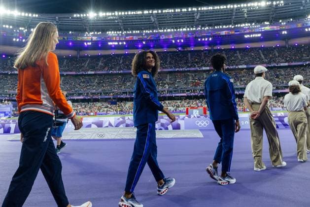 Athletics - Olympics Games Paris 2024: Day 14 Gold medalist Sydney McLaughlin-Levrone of Team United States walks on the podium during the Women s 400m Hurdles medal ceremony on day fourteen of the Olympic Games, Olympische Spiele, Olympia, OS Paris 2024 at Stade de France on August 09, 2024 in Paris, France. Paris France  Copyright: xAndrzejxIwanczukx originalFilename:iwanczuk-athletic240809_np9OD.jpg