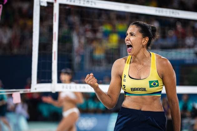 Brazil vs Canada women&amp; 39;s beach volleyb PARIS, IF - 09.08.2024: BRAZIL VS CANADA WOMEN& 39;S BEACH VOLLEYB - Beach volleyball, Beachvolleyball - Paris 2024 Olympics - Brazil (Ana Patricia and Duda) x Canada (Melissa and Brandie) in a match valid for the final of the women& 39;s doubles competition, held at the Eiffel Tower Arena, in Paris, France, this Friday (09) (Photo: Luca Castro Fotoarena) x2591396x  LucaxCastro