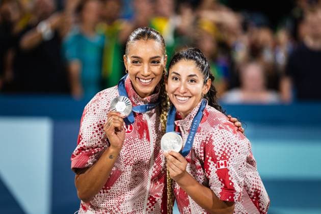 Brazil vs Canada women&amp; 39;s beach volleyb PARIS, IF - 10.08.2024: BRAZIL VS CANADA WOMEN& 39;S BEACH VOLLEYB - Beach volleyball, Beachvolleyball - Paris 2024 Olympics - Brazil (Ana Patricia and Duda) x Canada (Melissa and Brandie) in a match valid for the final of the women& 39;s doubles competition, held at the Eiffel Tower Arena, in Paris, France, this Friday (09) (Photo: Luca Castro Fotoarena) x2591415x  LucaxCastro