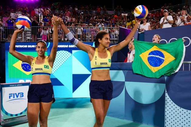 PARIS, FRANCE - AUGUST 09: Brazil (AnaPatricia Duda) enter the court during the Women™s Beach volleyball, Beachvolleyball Final, Paris 2024 Olympic Games, Olympische Spiele, Olympia, OS between between Brazil (AnaPatricia Duda) and Canada (Melissa Brandie) at the Eiffel Tower Centre Court on August 09, 2024 in Paris, France. (Photo by Pete Dovgan Speed Media Icon Sportswire) OLYMPICS: AUG 09 Paris 2024 EDITORIAL USE ONLY Icon2408090235