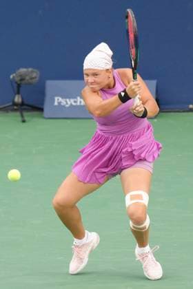August 9, 2024, Toronto, On, CAN: Diana Shnaider of Russia hits a return to Coco Gauff of the United States at the National Bank Open in Toronto on Friday, August 9, 2024. Diana Shnaider  - ZUMAc35_ 20240809_zaf_c35_211 Copyright: xChrisxYoungx