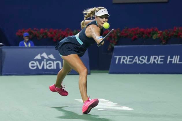 August 9, 2024, Toronto, On, CAN: Katie Boulter of Great Britain hits a return to Aryna Sabalenka of Belarus at the National Bank Open in Toronto on Friday, August 9, 2024. Katie Boulter  - ZUMAc35_ 20240809_zaf_c35_213 Copyright: xChrisxYoungx