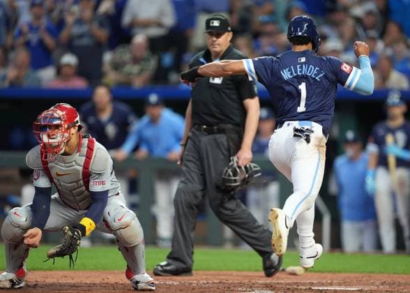 AUG 9, 2024: Kansas City Royals outfielder MJ Melendez (1) scores while St. Louis Cardinals catcher Willson Contreras (40) waits for the throw at Kauffman Stadium Kansas City, Missouri. CSM. Kansas City United States - ZUMAc04_ 20240809_zma_c04_285 Copyright: xJonxRobichaudx