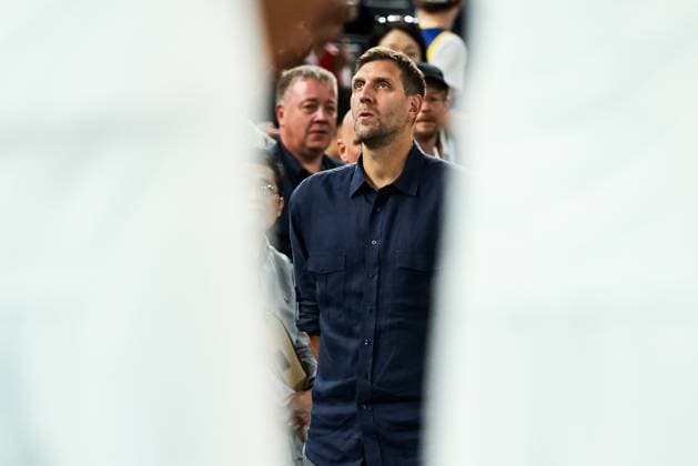 FRA, Paris, Olympic Games Paris 2024, 10 08 2024, Basketball Men 3rd place match Germany Serbia Bercy Arena Dirk Nowitzki former German basketball pro during the German national anthem Copyright: HMBxMedia SteffiexWunderl