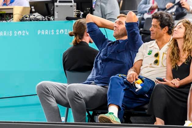 Sport Themen der Woche KW32 Sport Bilder des Tages FRA, Olympische Sommerspiele Paris 2024, Basketball, Spiel um Platz 3 , Deutschland (GER) vs Serbien (SRB) 10.08.2024, Bercy Arena, Paris, FRA, Olympische Sommerspiele Paris 2024, Basketball, Spiel um Platz 3 , Deutschland (GER) vs Serbien (SRB) , im Bild Dirk Nowitzki mit armen hinter dem kopf *** FRA, Summer Olympics Paris 2024, Basketball, 3rd place match , Germany GER vs Serbia SRB 10 08 2024, Bercy Arena, Paris, FRA, Summer Olympics Paris 2024, Basketball, 3rd place match , Germany GER vs Serbia SRB , in the picture Dirk Nowitzki with arms behind his head nordphotoxGmbHx xStraubmeier nph00004