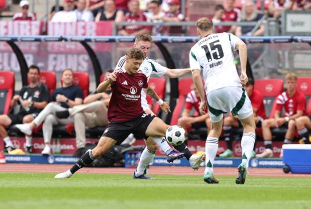 10 08 2024 Soccer Season 2024 2025 2 Soccer Bundesliga 02 Matchday 1 FC Nürnberg FCN Club FC Schalke 04 S04 Knappen Sportfoto Zink DaMa xdaxmax DFL regulations prohibit any use of photographs as image sequences and or quasi video only for editorial use Jannik Hofmann 43, 1 FC Nürnberg FCN Tobias Mohr 29, FC Schalke 04 S04 Emil Hojlund 15, FC Schalke 04 S04