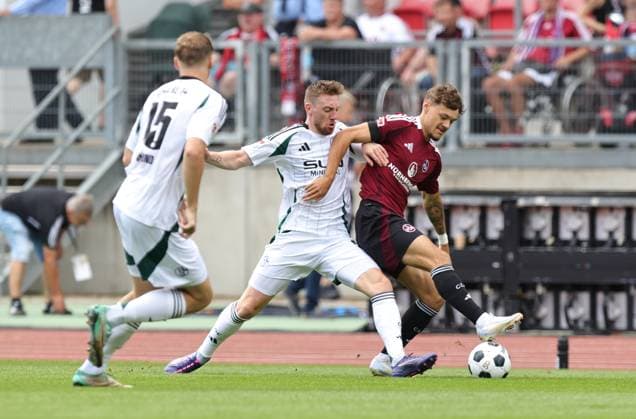 10 08 2024 Soccer Season 2024 2025 2 Soccer Bundesliga 02 Matchday 1 FC Nuremberg FCN Club FC Schalke 04 S04 Knappen Sportfoto Zink DaMa xdaxmax DFL regulations prohibit any use of photographs as image sequences and or quasi video only for editorial use Emil Hojlund 15, FC Schalke 04 S04 Tobias Mohr 29, FC Schalke 04 S04 Jannik Hofmann 43, 1 FC Nuremberg FCN