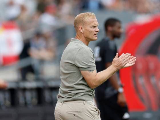 Coach Karel Geraerts Schalke , 10 08 2024, Soccer, 2 Bundesliga, 2 Matchday, 1 FC Nuernberg FC Schalke 04, GER, Nuernberg, Max Morlock Stadion, DFL REGULATIONS PROHIBIT ANY USE OF PHOTOGRAPHS AS IMAGE SEQUENCES AND OR QUASI VIDEO Copyright: HMBxMedia xHeikoxBecker