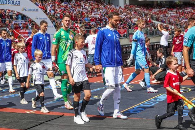 10 08 2024, Football, Season 2024 2025, 2 Bundesliga, 2 Matchday, 1 FC Nürnberg FC Schalke 04, f l Marcin Kaminski FC Schalke 04 , Justin Heekeren FC Schalke 04 , Kenan Karaman FC Schalke 04 Nürnberg Max Morlock Stadion Bayern Germany xRHR PHOTO TRx Copyright: TimxRehbein RHR-FOTOx RHR-FOTO TR
