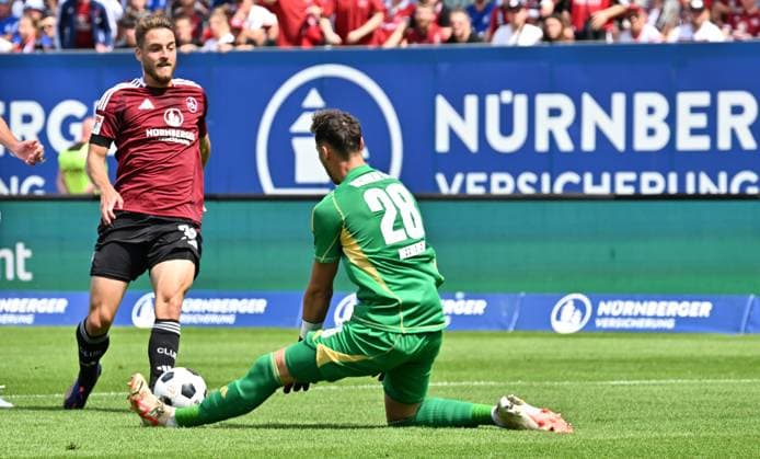 10 08 2024 Soccer Season 2024 2025 2 Soccer Bundesliga 02 Matchday 1 FC Nürnberg FCN Club FC Schalke 04 S04 Knappen Sportfoto Zink xwoxzix DFL regulations prohibit any use of photographs as image sequences and or quasi video only for editorial use Lukas Schleimer 36, 1 FC Nürnberg FCN Justin Heekeren 28, FC Schalke 04 S04