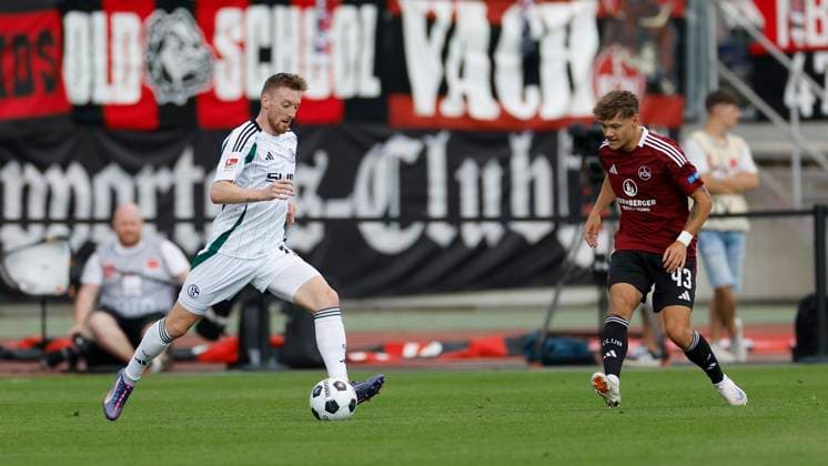 f l Tobias Mohr Schalke, 29 and Jannik Hofmann 1 FC Nuernberg, 43 , 10 08 2024, Soccer, 2 Bundesliga, 2 Matchday, 1 FC Nuernberg FC Schalke 04, GER, Nuernberg, Max Morlock Stadion, DFL REGULATIONS PROHIBIT ANY USE OF PHOTOGRAPHS AS IMAGE SEQUENCES AND OR QUASI VIDEO Copyright: HMBxMedia xHeikoxBecker