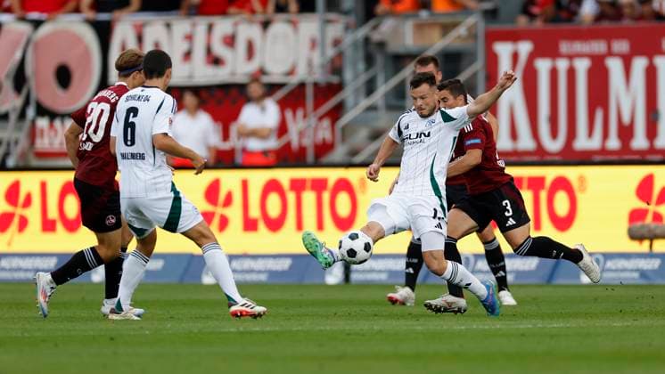 f l Caspar Jander 1 FC Nuernberg, 20 , Ron Schallenberg Schalke, 6 , duel between Adrian Gantenbein Schalke, 17 and Danilo Soares 1 FC Nuernberg, 3 10 08 2024, Football, 2 Bundesliga, 2 Matchday, 1 FC Nuernberg FC Schalke 04, GER, Nuernberg, Max Morlock Stadion, DFL REGULATIONS PROHIBIT ANY USE OF PHOTOGRAPHS AS IMAGE SEQUENCES AND OR QUASI VIDEO Copyright: HMBxMedia xHeikoxBecker