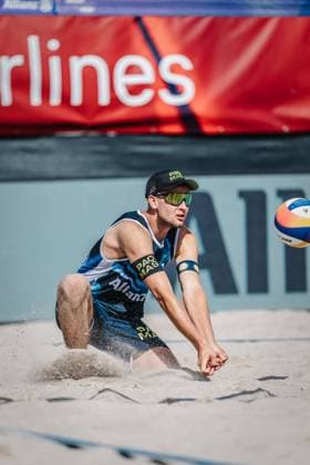 Beach volleyball men Allianz German Beach Tour 2024 Tourstop Kühlungsborn 10 08 2024 Benedikt Sagstetter takes the ball Kühlungsborn Beach at the pier Mecklenburg Western Pomerania Germany