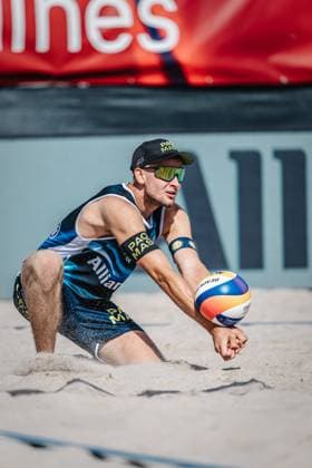 Beach volleyball men Allianz German Beach Tour 2024 Tourstop Kühlungsborn 10 08 2024 Benedikt Sagstetter takes the ball Kühlungsborn Beach at the pier Mecklenburg Western Pomerania Germany