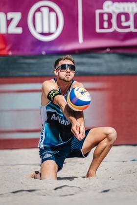 Beach volleyball men Allianz German Beach Tour 2024 Tourstop Kühlungsborn 10 08 2024 Jonas Sagstetter takes the ball Kühlungsborn beach at the pier Mecklenburg Western Pomerania Germany