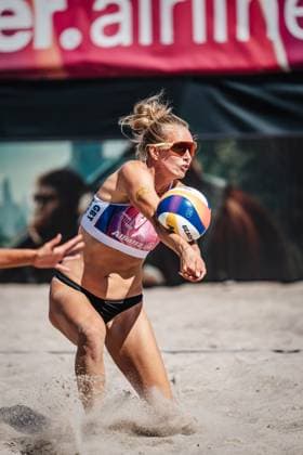 Beach volleyball women Allianz German Beach Tour 2024 Tour stop Kühlungsborn 10 08 2024 Tabea Schwarz takes the ball Kühlungsborn Beach at the pier Mecklenburg Western Pomerania Germany
