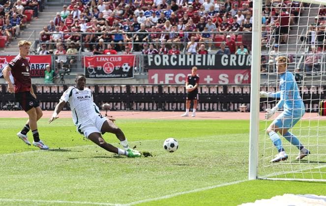 10 08 2024 Soccer Season 2024 2025 2 Soccer Bundesliga 02 Matchday 1 FC Nuremberg FCN Club FC Schalke 04 S04 Knappen Sportfoto Zink DaMa xdaxmax DFL regulations prohibit any use of photographs as image sequences and or quasi video only for editorial use Goal Goal Shot to 0 1 Goalscorer Ibrahima Cisse 22, FC Schalke 04 S04 vs Jan Reichert 1, 1 FC Nuremberg FCN