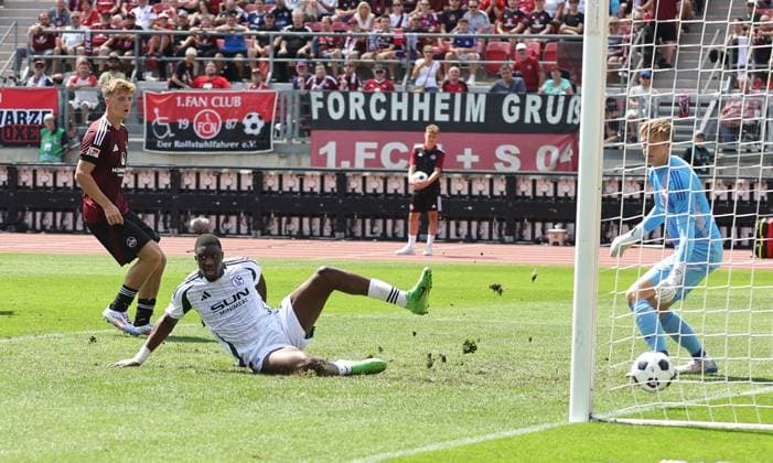 10 08 2024 Soccer Season 2024 2025 2 Soccer Bundesliga 02 Matchday 1 FC Nuremberg FCN Club FC Schalke 04 S04 Knappen Sportfoto Zink DaMa xdaxmax DFL regulations prohibit any use of photographs as image sequences and or quasi video only for editorial use Goal Goal Shot to 0 1 Goalscorer Ibrahima Cisse 22, FC Schalke 04 S04 vs Jan Reichert 1, 1 FC Nuremberg FCN