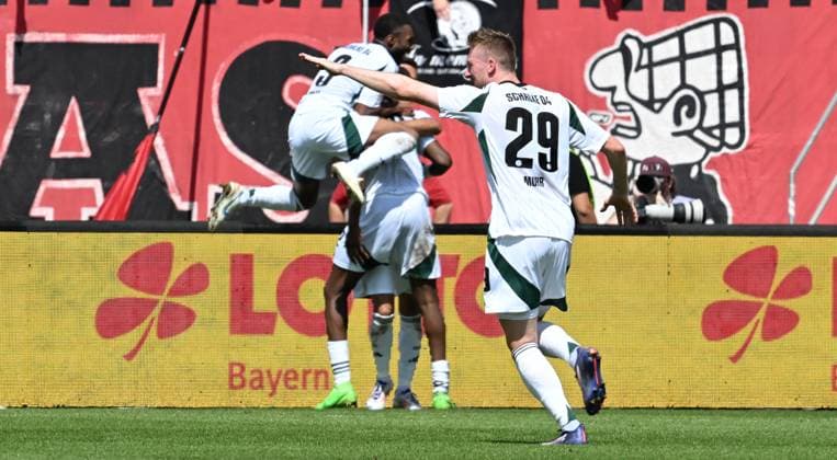 10 08 2024 Soccer Season 2024 2025 2 Soccer Bundesliga 02 Matchday 1 FC Nürnberg FCN Club FC Schalke 04 S04 Knappen Sportfoto Zink xwoxzix DFL regulations prohibit any use of photographs as image sequences and or quasi video only for editorial use Torjubel Jubel nach Treffer Tor Torschuß zum 0 1 durch Ibrahima Cisse 22, FC Schalke 04 S04 Tobias Mohr 29, FC Schalke 04 S04